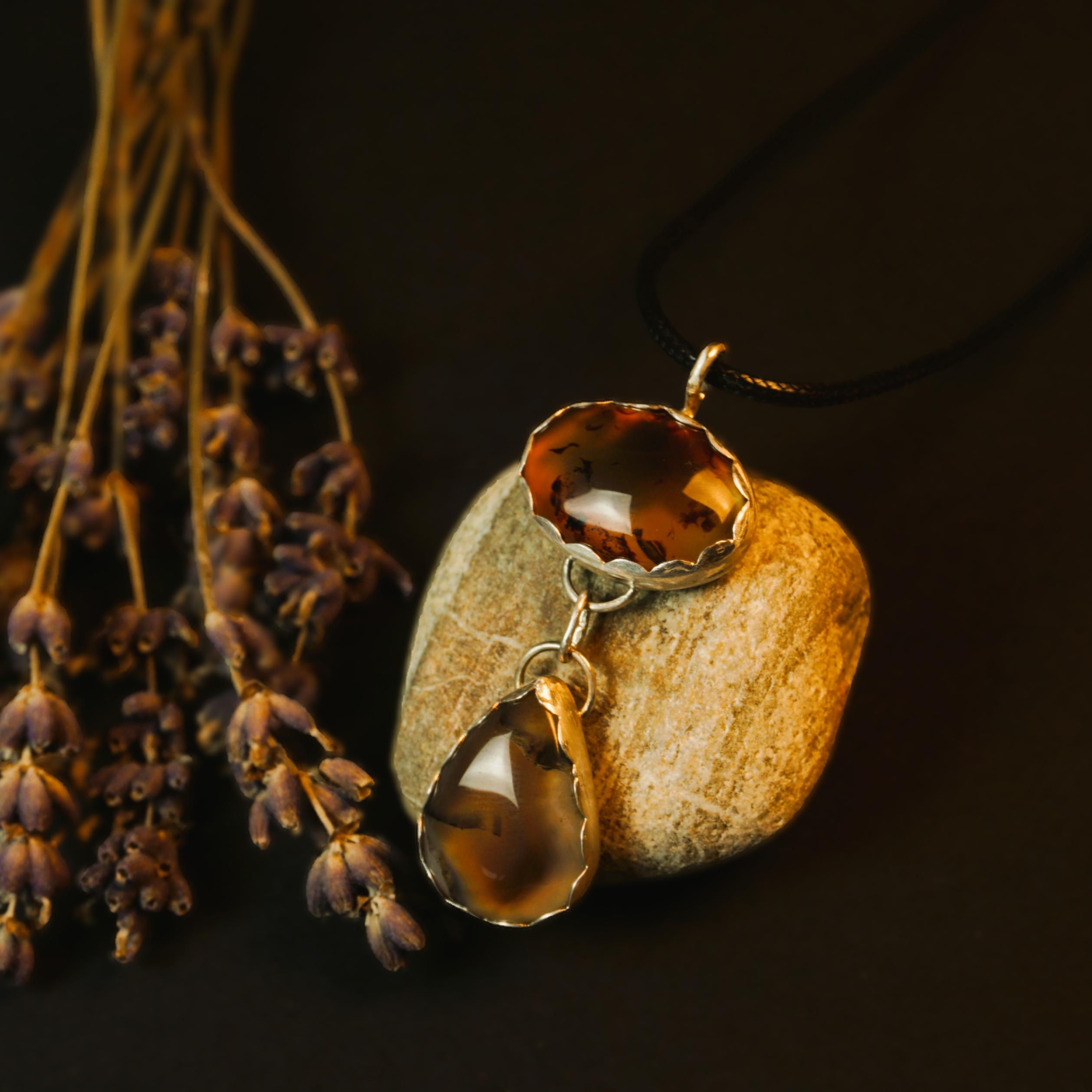Montana agate pendant left side view in sterling silver