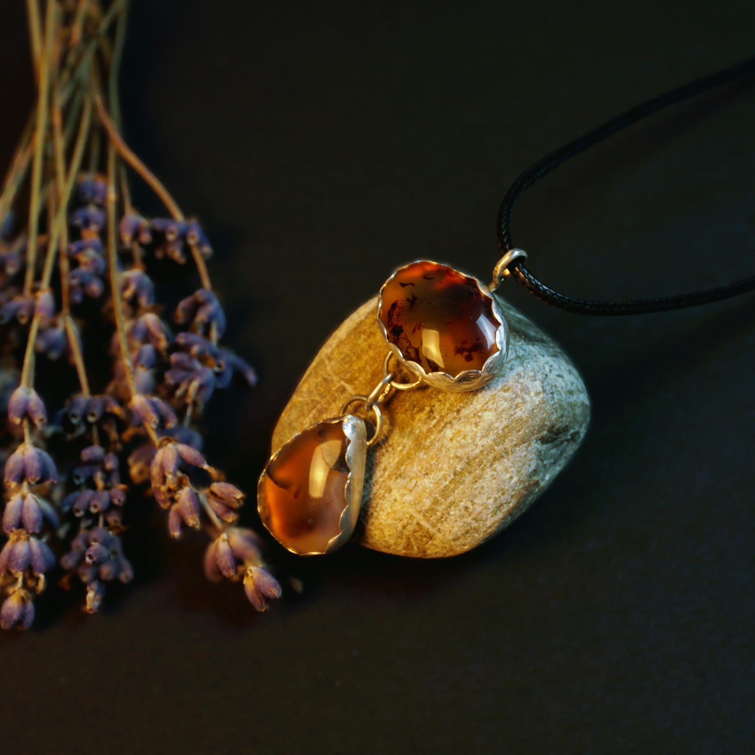 Montana agate pendant left angle detail in natural light