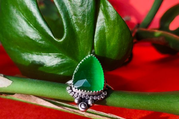 Close-up of Green Monalisa sterling silver ring with rose-cut green gemstone, handcrafted from recycled sterling silver