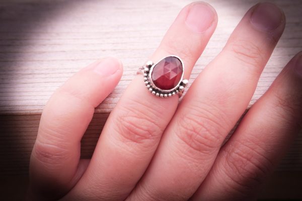 Sparkler: the enchanting Hessonite Garnet ring! - Image 3