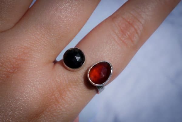 Main ring on finger