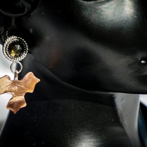 Side light showing obsidian sheen
