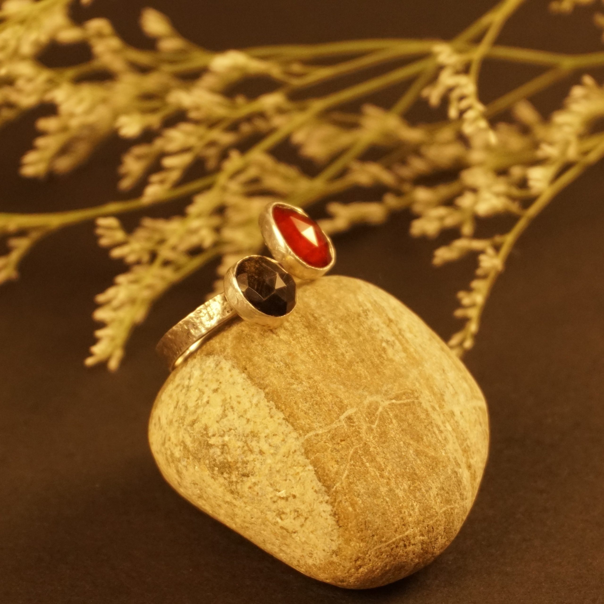 Solar Flare Ring – garnet obsidian silver ring right profile