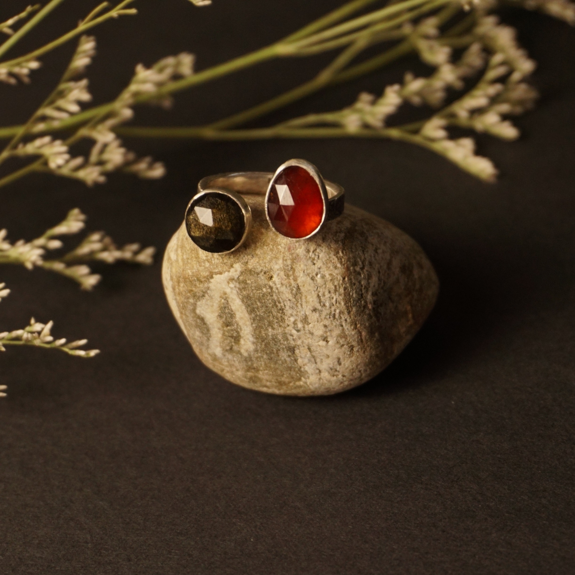 Solar Flare Ring – garnet obsidian silver ring front view, bright light